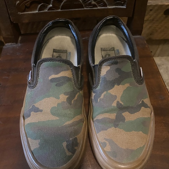 Custom Vans - Picture 2 of 6